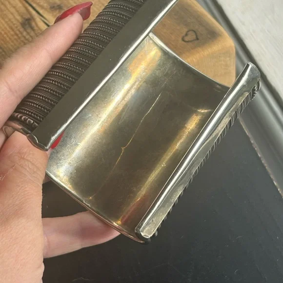 Women’s beautiful silver coloured thick Cuff Bracelet - Picture 6 of 8